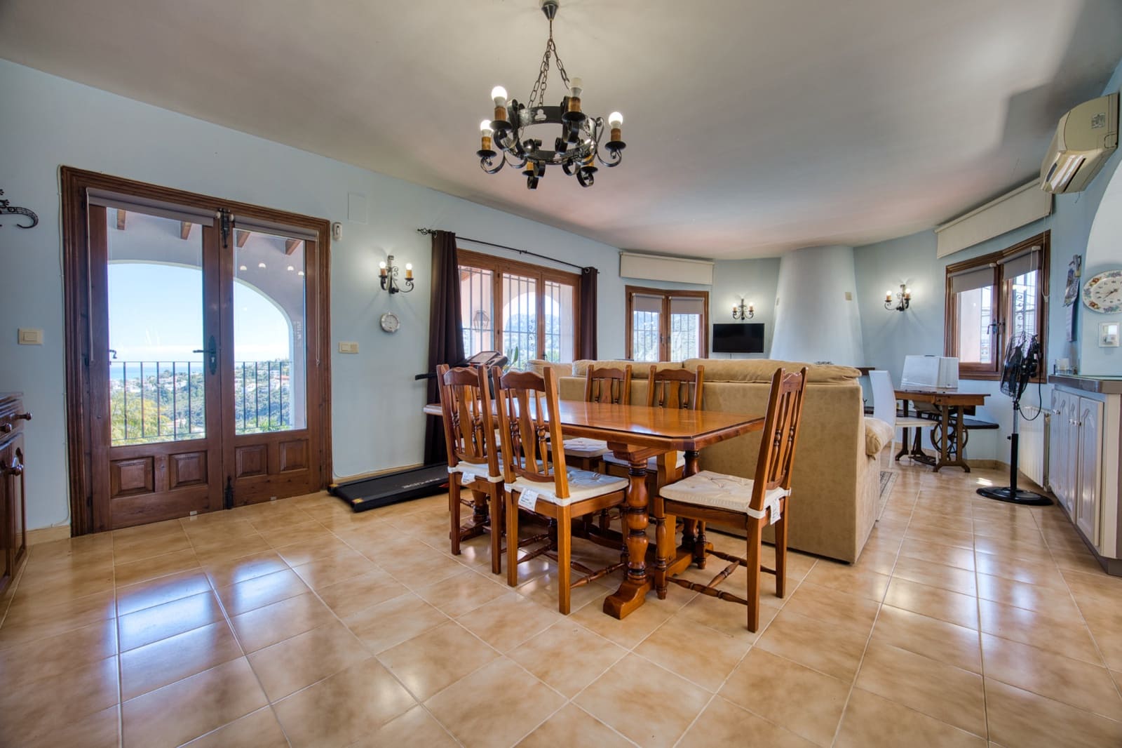 Chalet de 4 habitaciones en Monte Pego en venta con piscina - 425.000 € (Ref: 9378732)