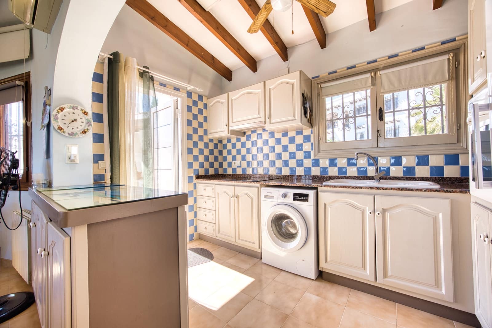 Chalet de 4 habitaciones en Monte Pego en venta con piscina - 425.000 € (Ref: 9378732)