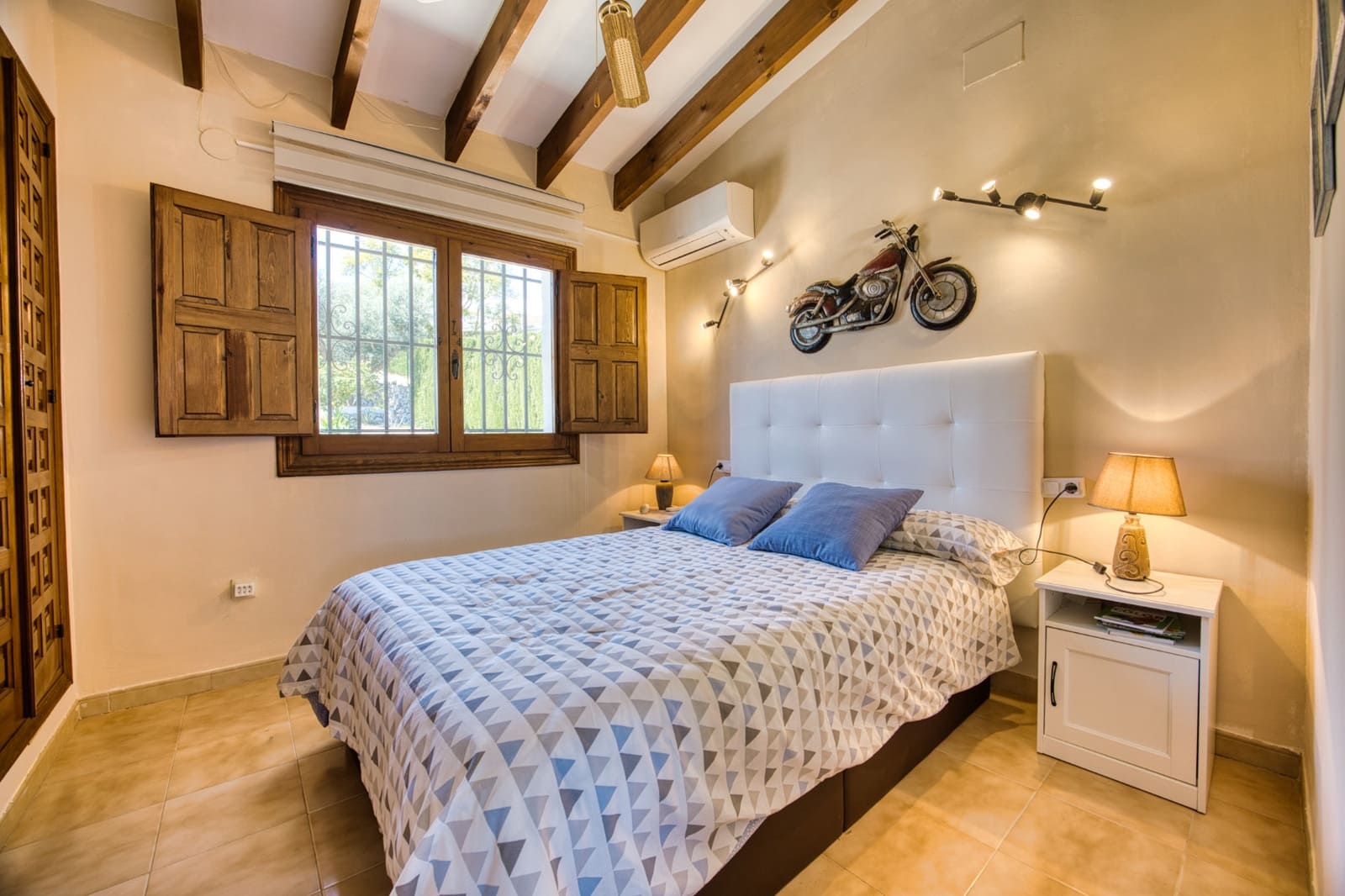 Chalet de 4 habitaciones en Monte Pego en venta con piscina - 425.000 € (Ref: 9378732)