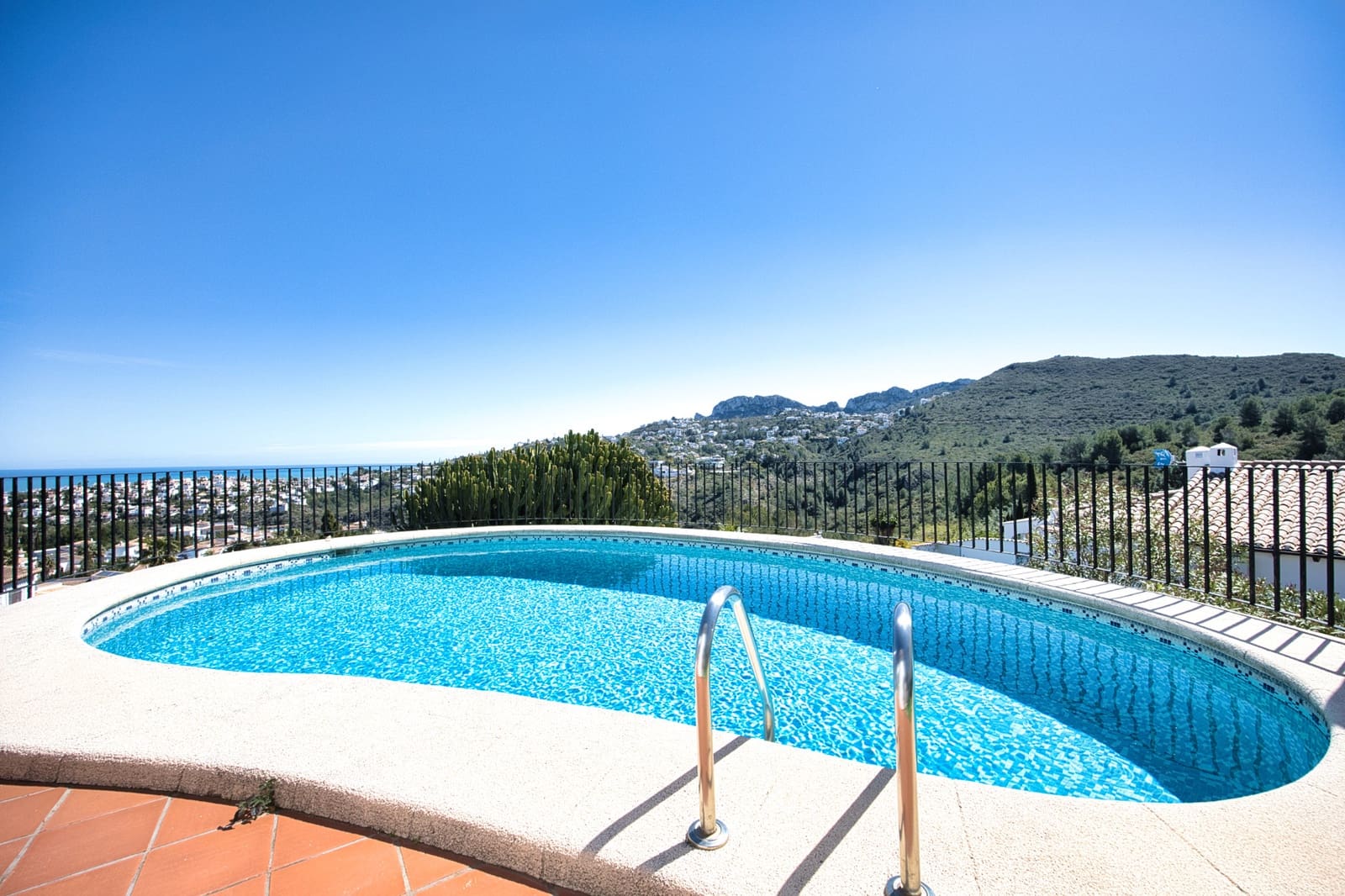 Chalet de 4 habitaciones en Monte Pego en venta con piscina - 425.000 € (Ref: 9378732)