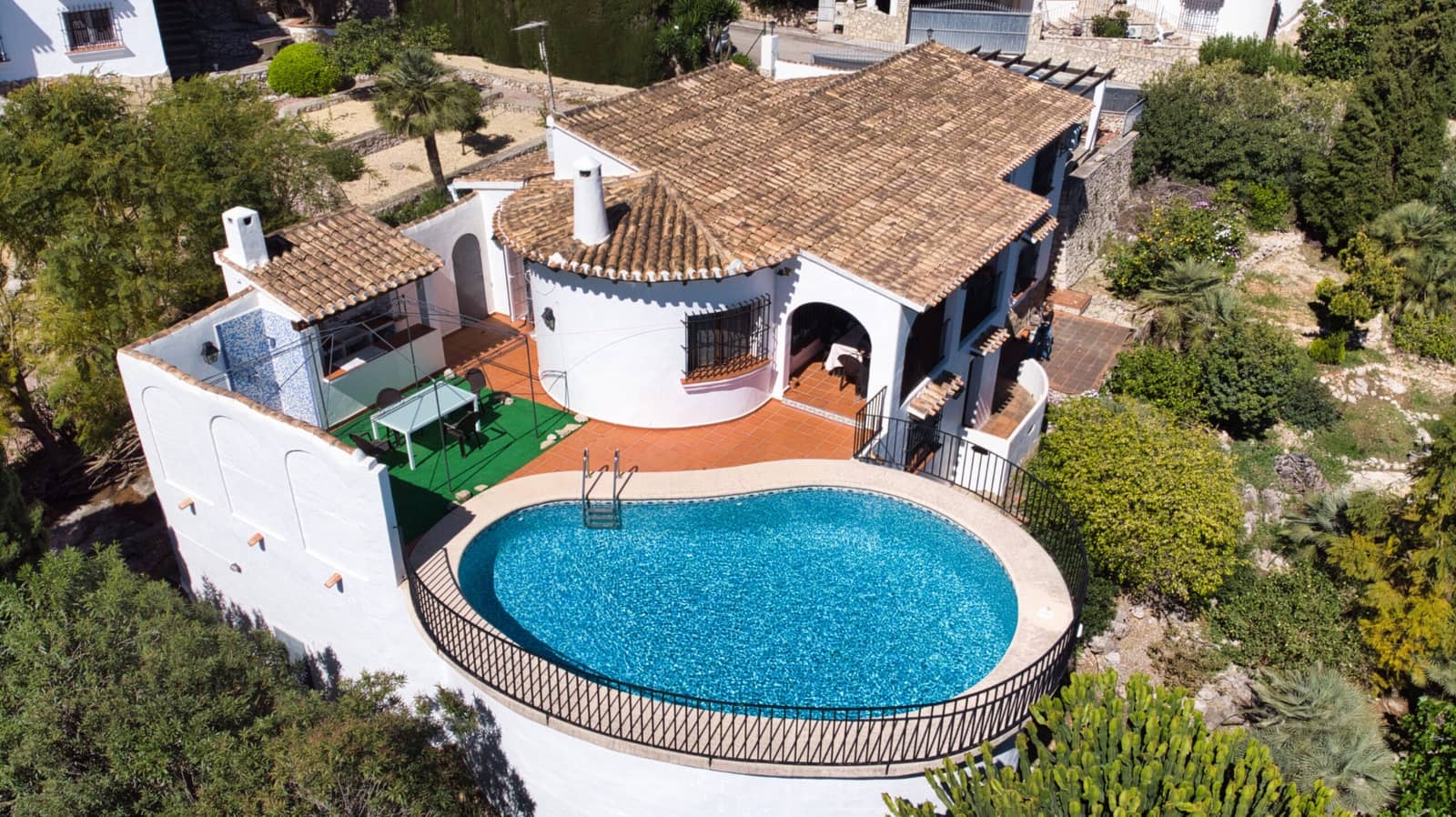 Chalet de 4 habitaciones en Monte Pego en venta con piscina - 425.000 € (Ref: 9378732)