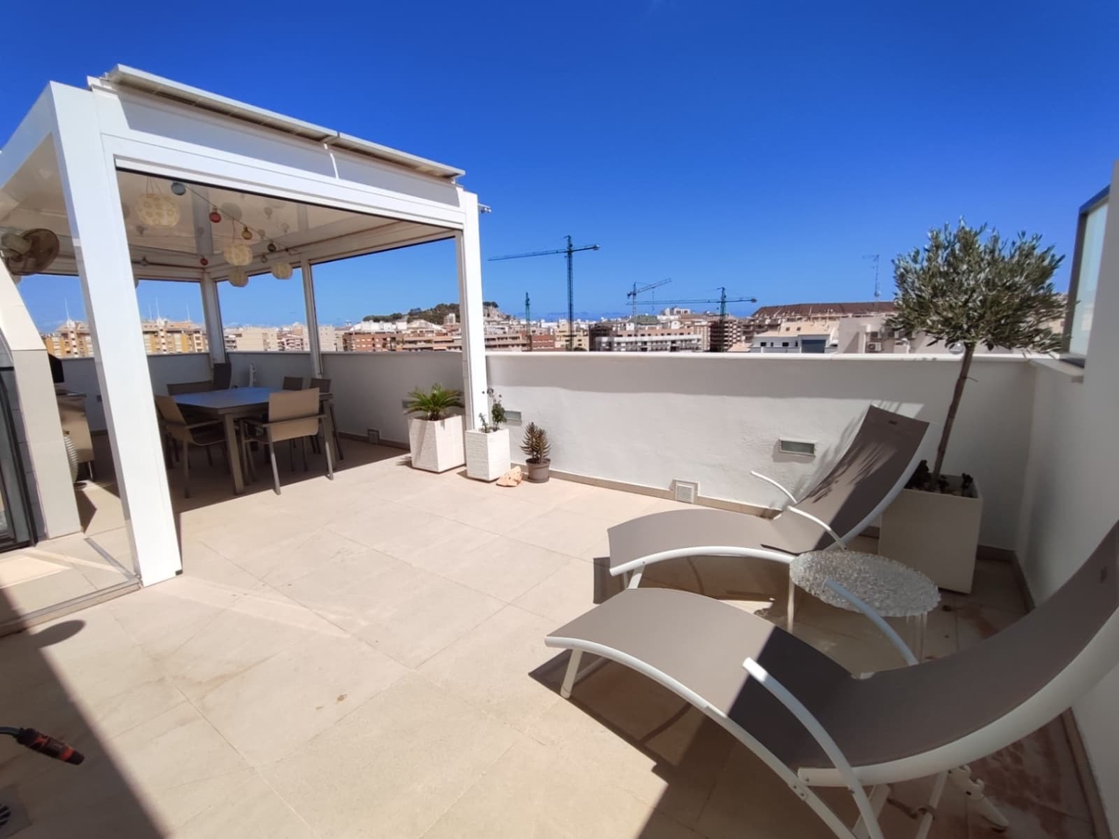 4 slaapkamer Penthouse te koop in Denia met zwembad - € 455.000 (Ref: 9378733)