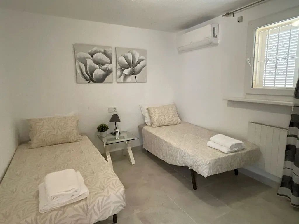 4 makuuhuone Huvila myytävänä paikassa Benissa mukana uima-altaan - 475 000 € (Ref: 9406235)