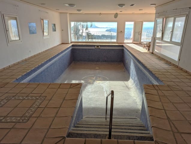 Chalet de 4 habitaciones en Moraira, Teulada-Moraira en venta con piscina - 450.000 € (Ref: 9406238)