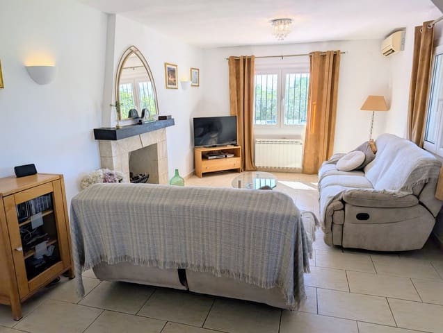 2 bedroom Finca/Country House for sale in Moraira, Teulada-Moraira with pool - € 450,000 (Ref: 9406239)