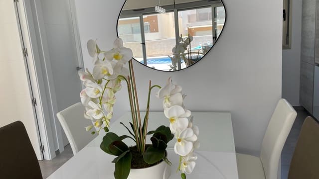 3 Zimmer Villa zu verkaufen in Villamartin, Orihuela mit Pool Garage - 525.000 € (Ref: 9651312)