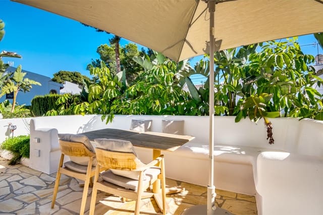 2 soveværelse Villa til salg i Moraira, Teulada-Moraira med swimmingpool - € 695.000 (Ref: 9651314)