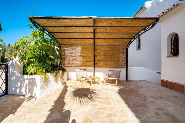 2 soveværelse Villa til salg i Moraira, Teulada-Moraira med swimmingpool - € 695.000 (Ref: 9651314)