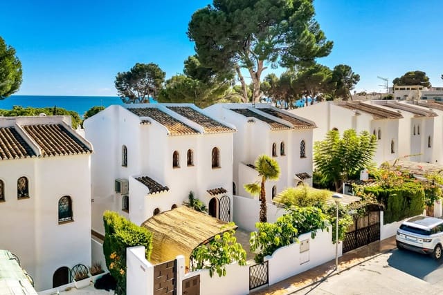 2 soveværelse Villa til salg i Moraira, Teulada-Moraira med swimmingpool - € 695.000 (Ref: 9651314)