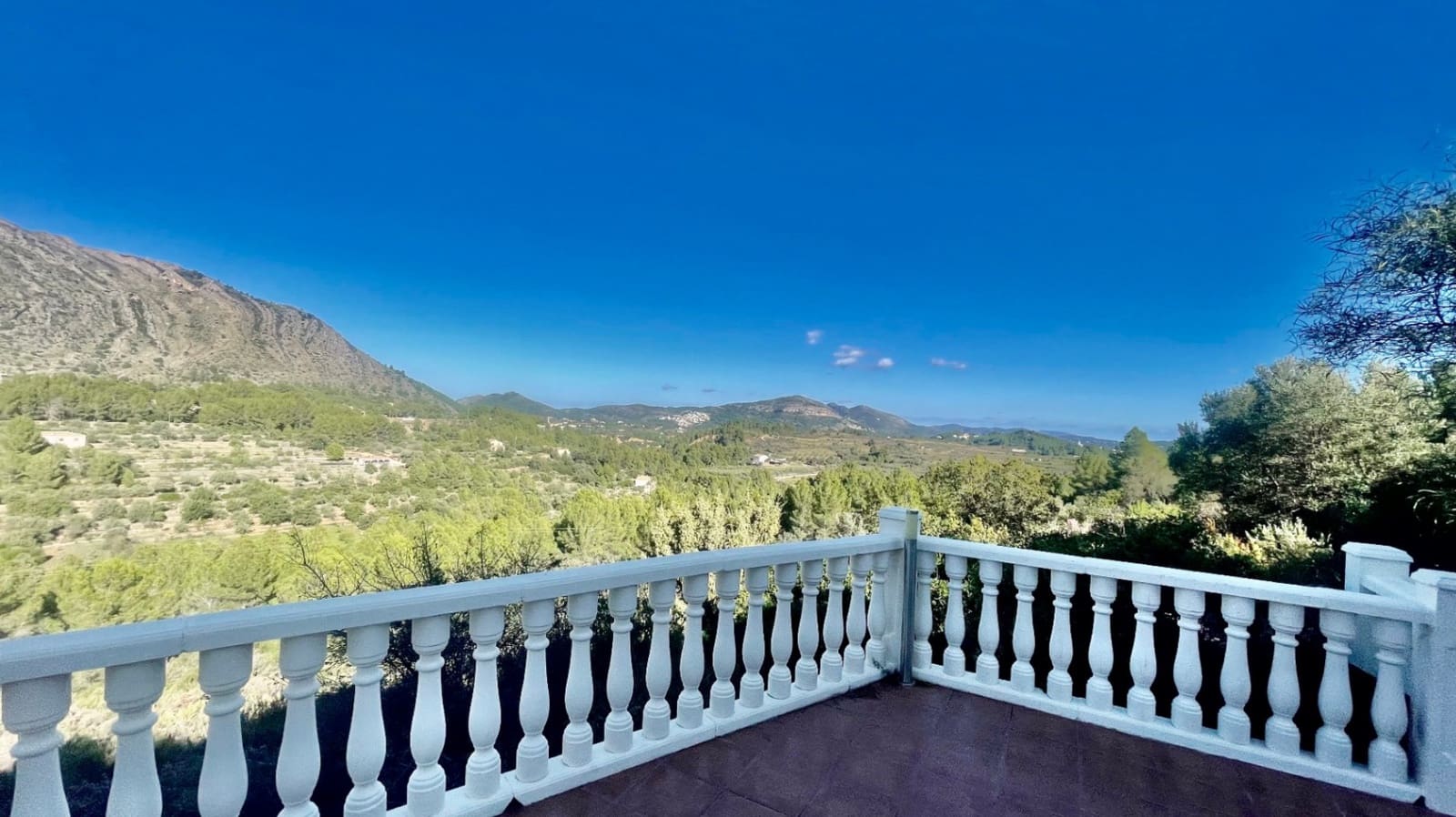 4 bedroom Finca/Country House for sale in Jalon / Xalo with pool - € 399,000 (Ref: 9651316)