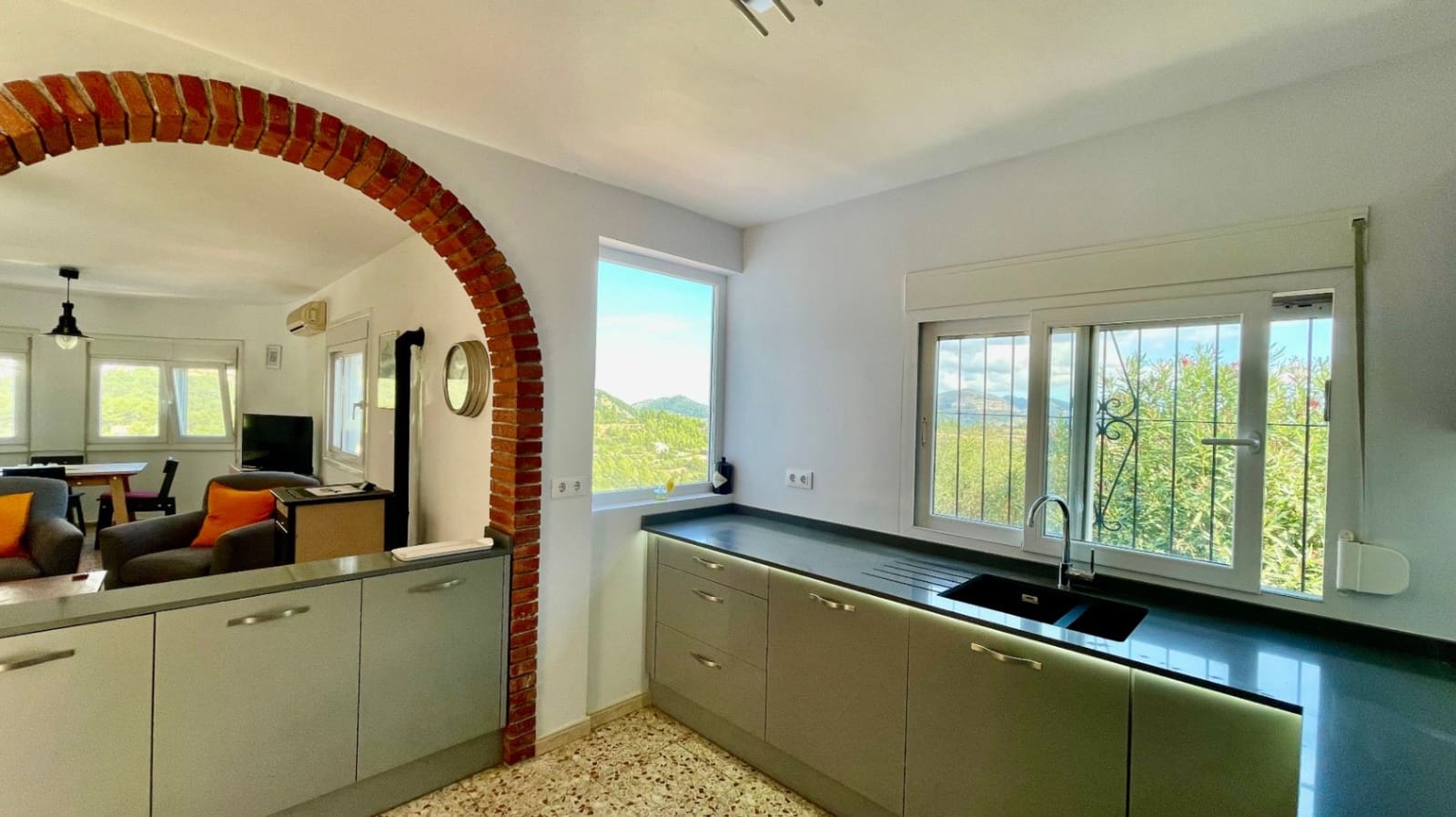 4 bedroom Finca/Country House for sale in Jalon / Xalo with pool - € 399,000 (Ref: 9651316)