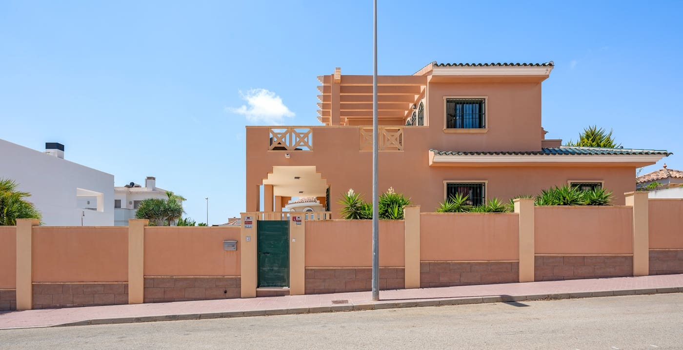 4 soveværelse Villa til salg i Ciudad Quesada med swimmingpool - € 470.000 (Ref: 9669956)