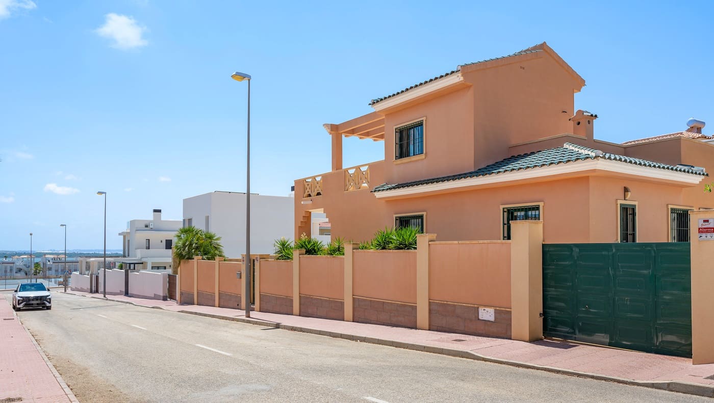 4 soveværelse Villa til salg i Ciudad Quesada med swimmingpool - € 470.000 (Ref: 9669956)