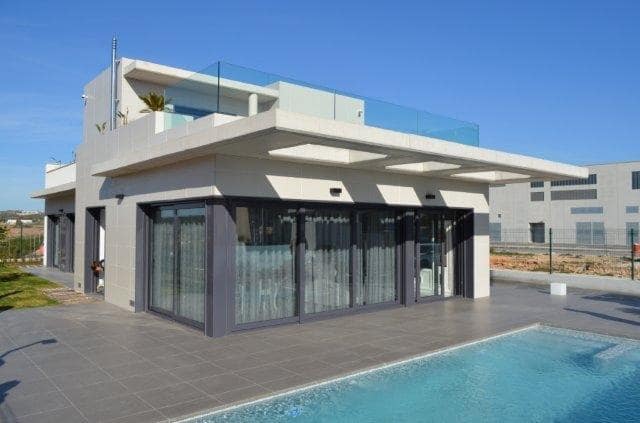 4 Zimmer Villa zu verkaufen in Dehesa de Campoamor, Orihuela - 1.175.000 € (Ref: 9690442)
