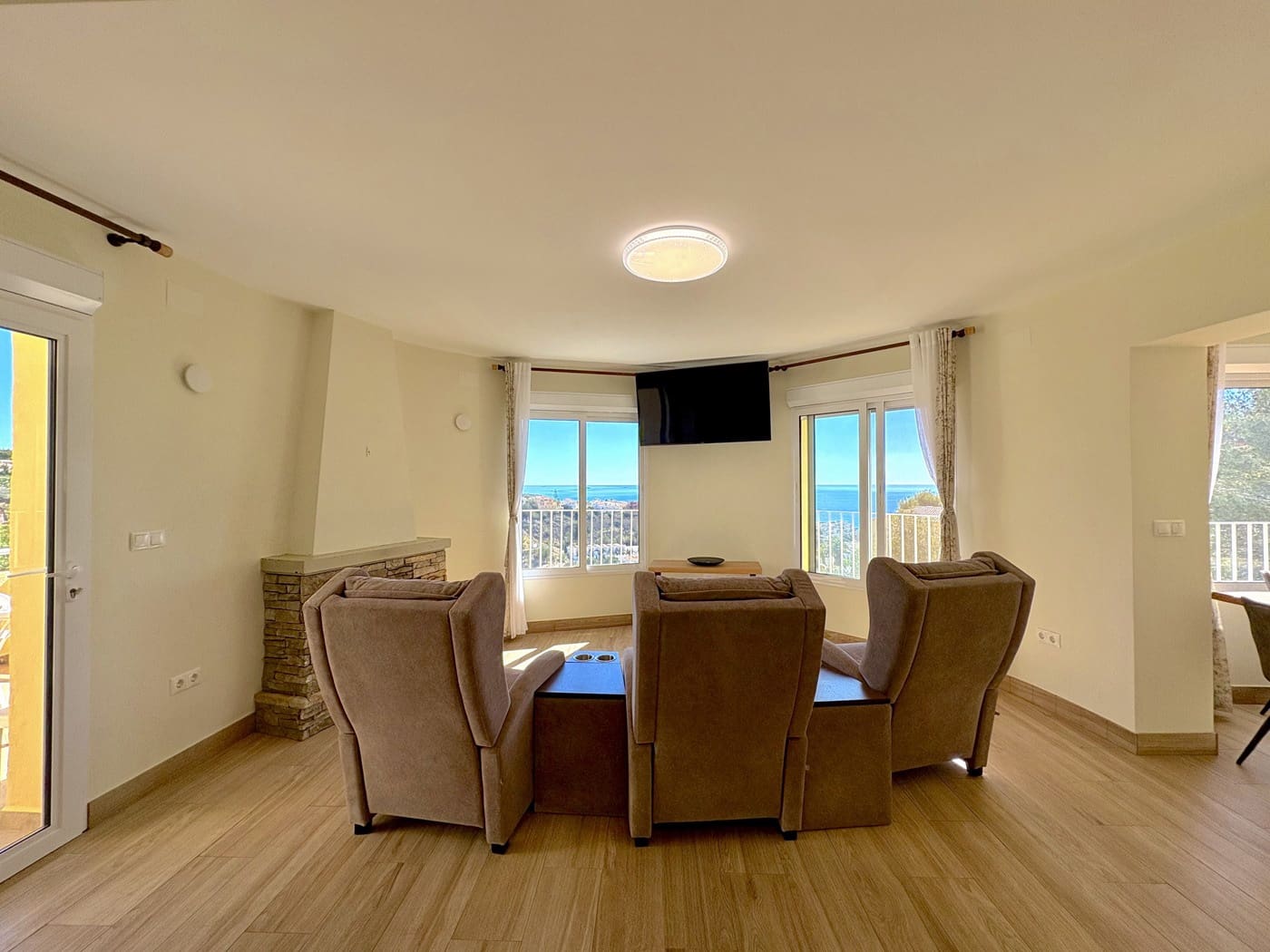 4 bedroom Villa for sale in Moraira with pool - € 650,000 (Ref: 9696361)