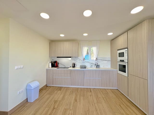 4 soveværelse Villa til salg i Moraira, Teulada-Moraira med swimmingpool - € 650.000 (Ref: 9696361)