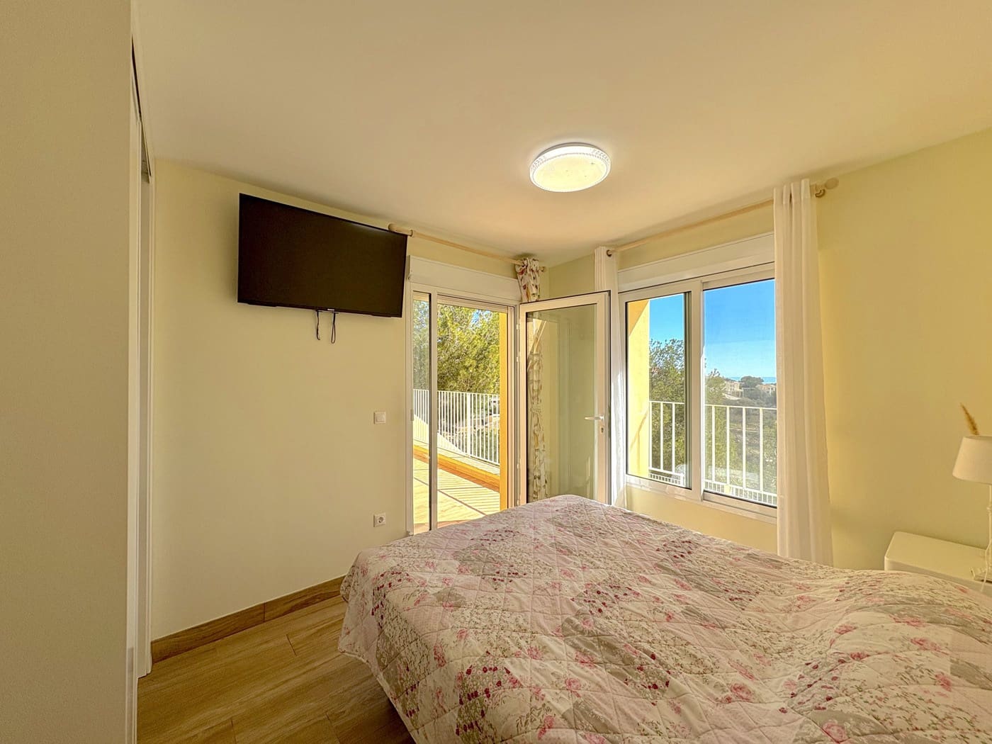 4 bedroom Villa for sale in Moraira with pool - € 650,000 (Ref: 9696361)
