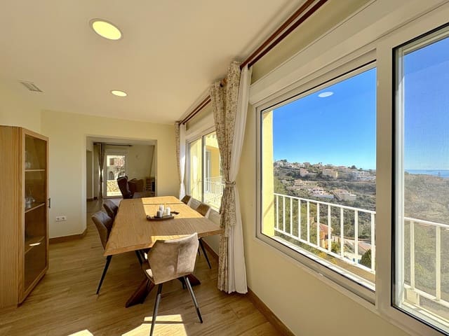 4 soveværelse Villa til salg i Moraira, Teulada-Moraira med swimmingpool - € 650.000 (Ref: 9696361)