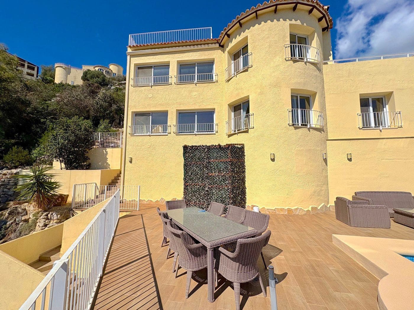 4 bedroom Villa for sale in Moraira with pool - € 650,000 (Ref: 9696361)