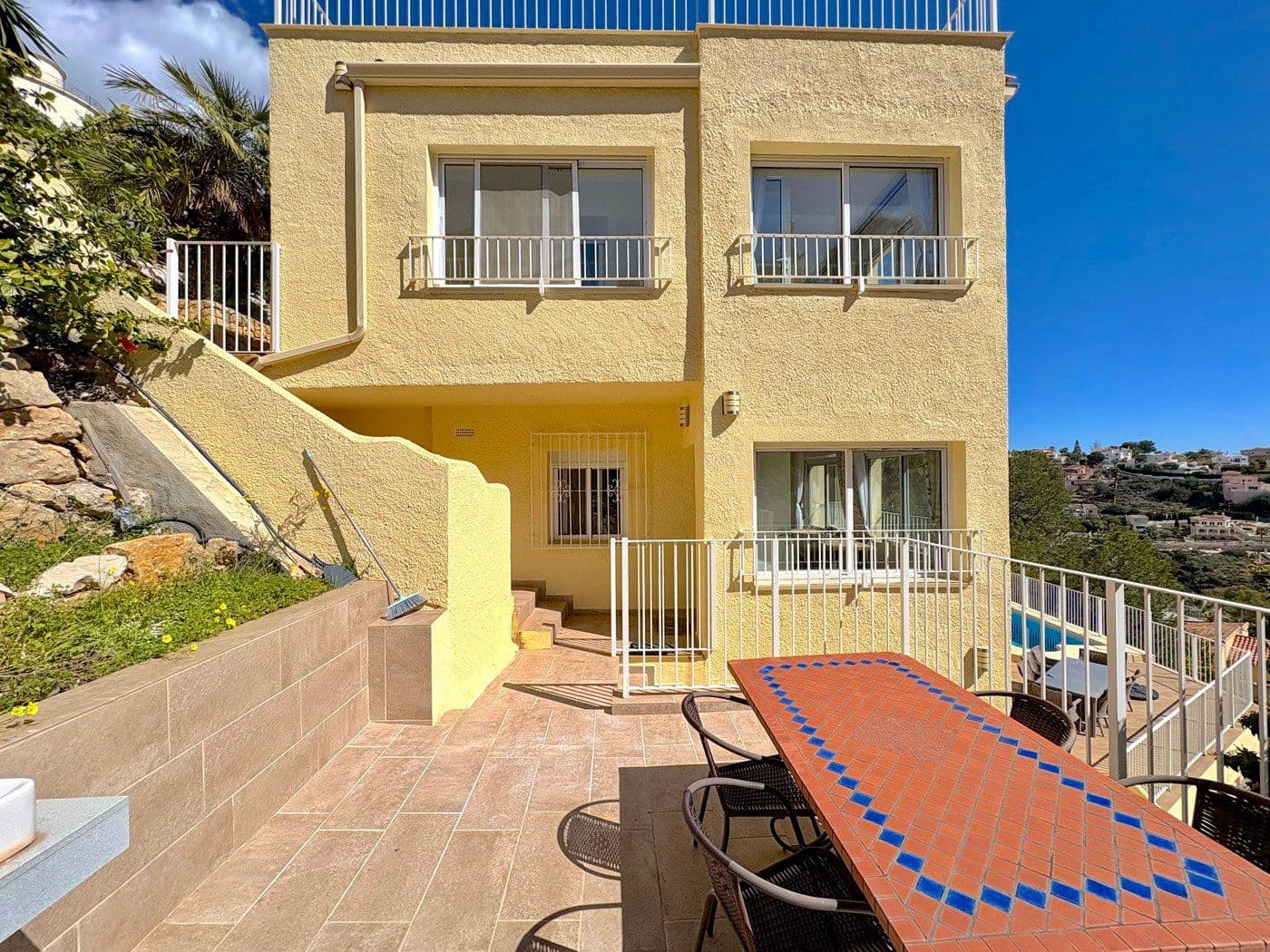 4 bedroom Villa for sale in Moraira with pool - € 650,000 (Ref: 9696361)