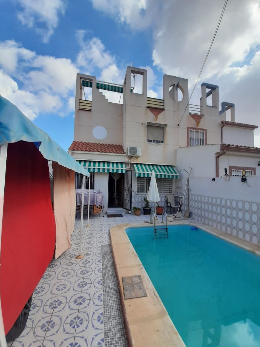 4 bedroom Terraced Villa for sale in Torrevieja - € 189,000 (Ref: 9696366)
