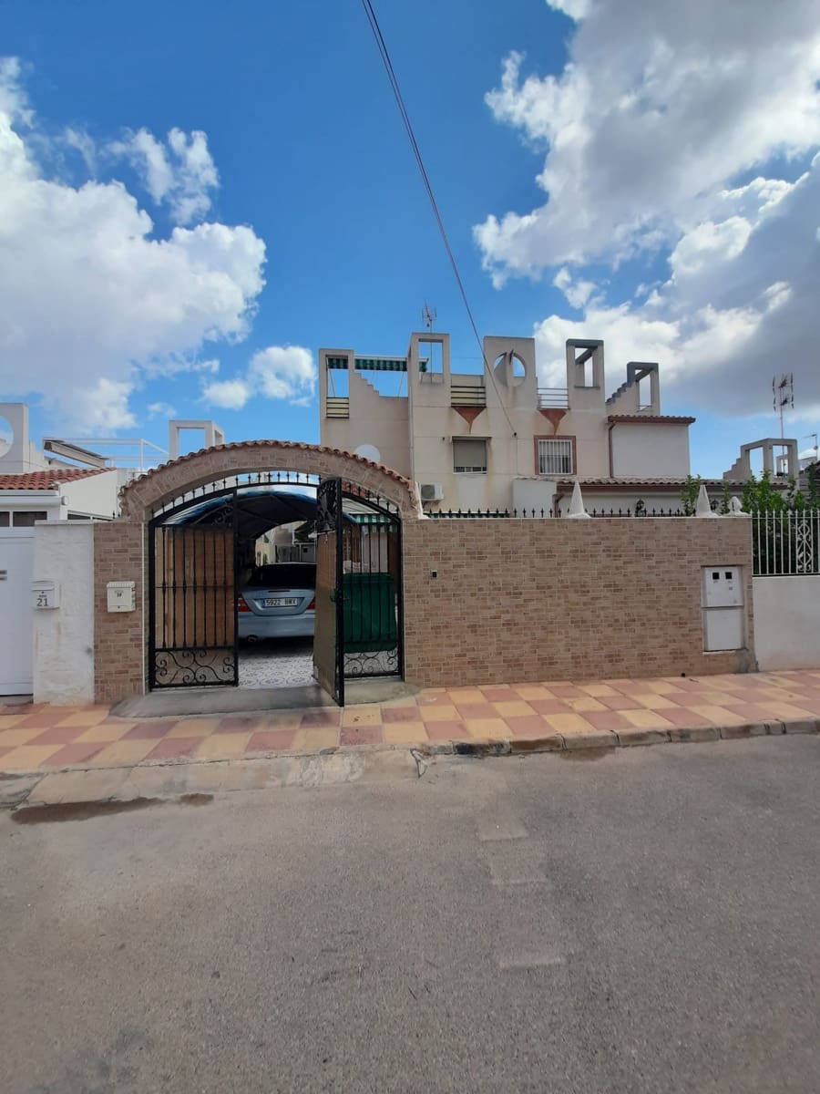 4 bedroom Terraced Villa for sale in Torrevieja - € 189,000 (Ref: 9696366)