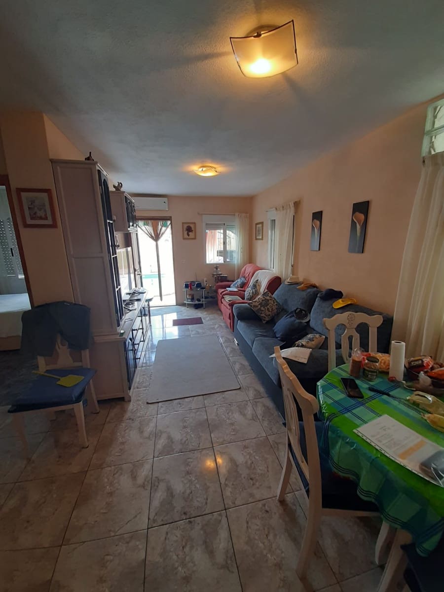 4 bedroom Terraced Villa for sale in Torrevieja - € 189,000 (Ref: 9696366)