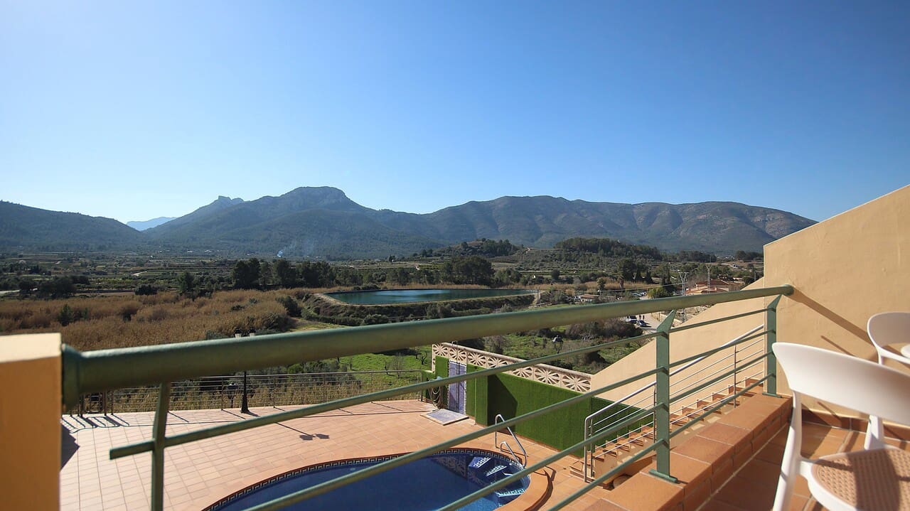 3 bedroom Apartment for sale in Jalon / Xalo with pool - € 308,000 (Ref: 9731967)