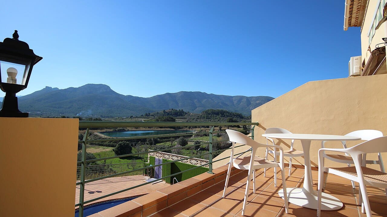 3 bedroom Apartment for sale in Jalon / Xalo with pool - € 308,000 (Ref: 9731967)