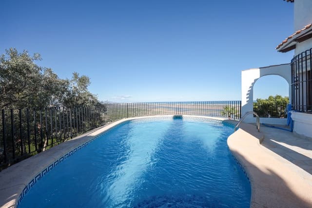 Chalet de 4 habitaciones en Monte Pego, Pego en venta con piscina - 450.000 € (Ref: 9731969)