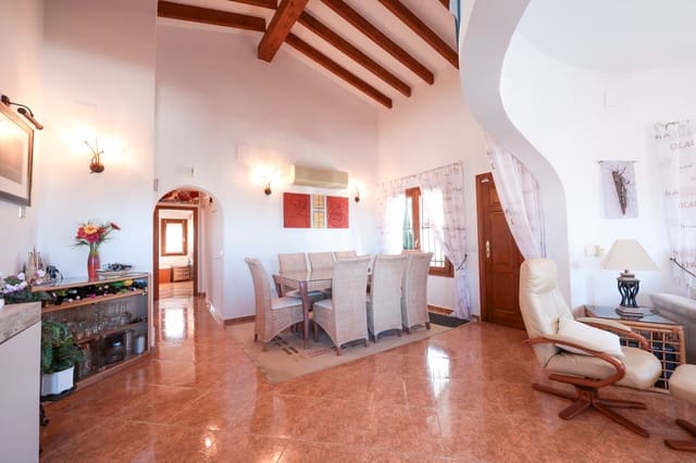 Chalet de 4 habitaciones en Monte Pego, Pego en venta con piscina - 450.000 € (Ref: 9731969)