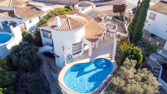 Chalet de 4 habitaciones en Monte Pego, Pego en venta con piscina - 450.000 € (Ref: 9731969)
