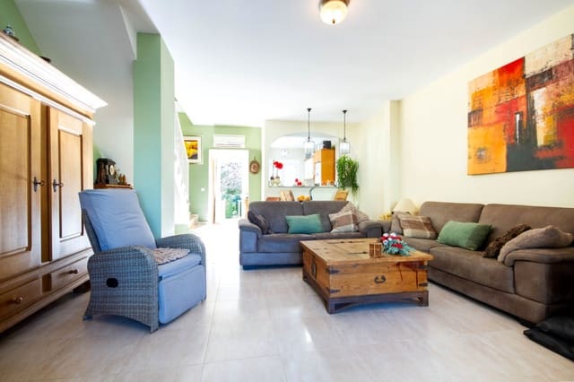 Adosado de 3 habitaciones en Ráfol de Almunia en venta con piscina - 245.000 € (Ref: 9731994)