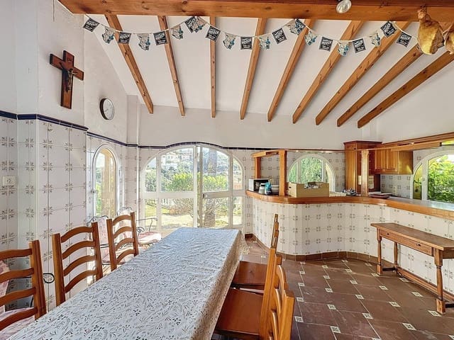 3 bedroom Villa for sale in Moraira, Teulada-Moraira with pool - € 680,000 (Ref: 9745265)