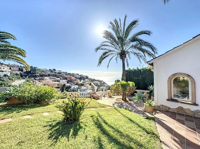 3 bedroom Villa for sale in Moraira, Teulada-Moraira with pool - € 680,000 (Ref: 9745265)