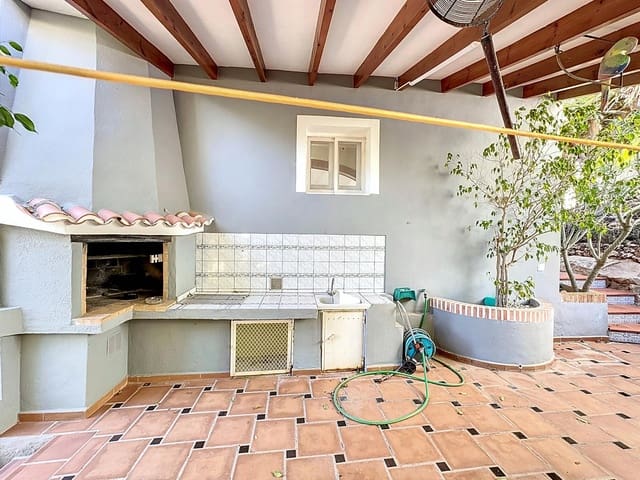 3 bedroom Villa for sale in Moraira, Teulada-Moraira with pool - € 680,000 (Ref: 9745265)