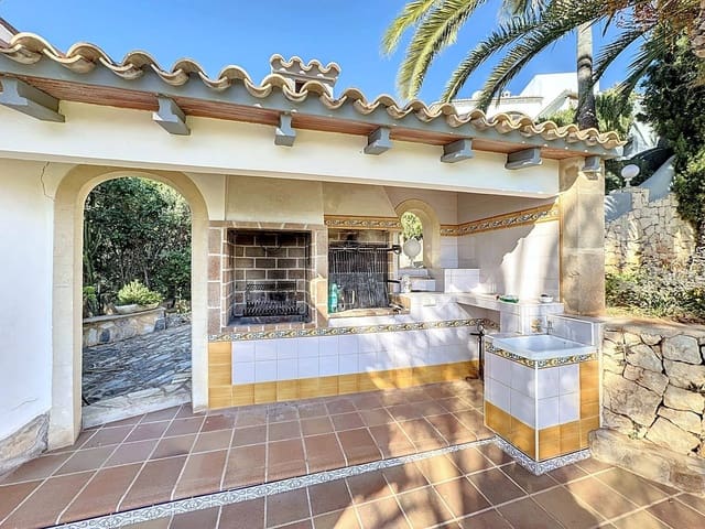 3 bedroom Villa for sale in Moraira, Teulada-Moraira with pool - € 680,000 (Ref: 9745265)