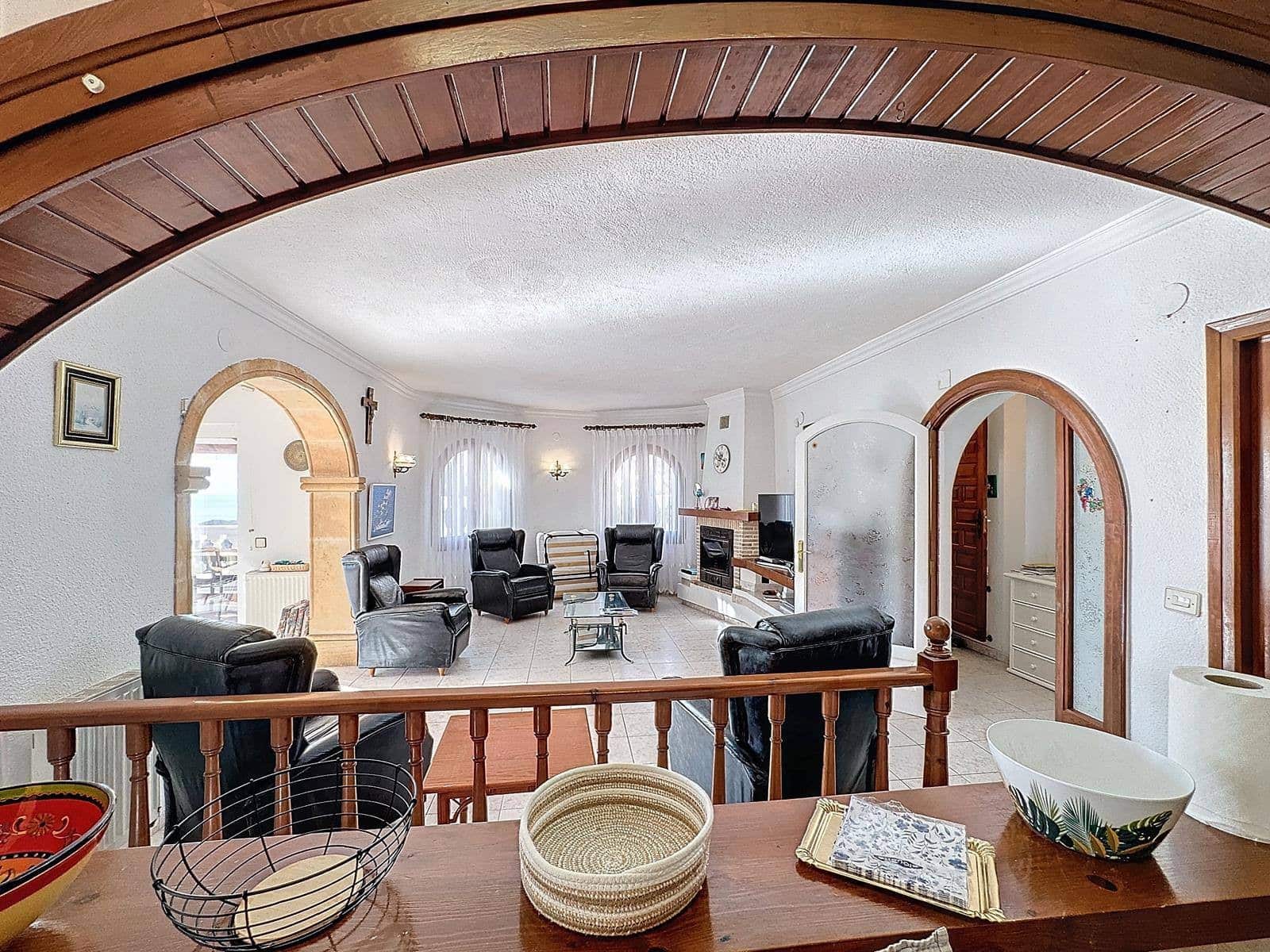 3 bedroom Villa for sale in Moraira with pool - € 680,000 (Ref: 9745265)