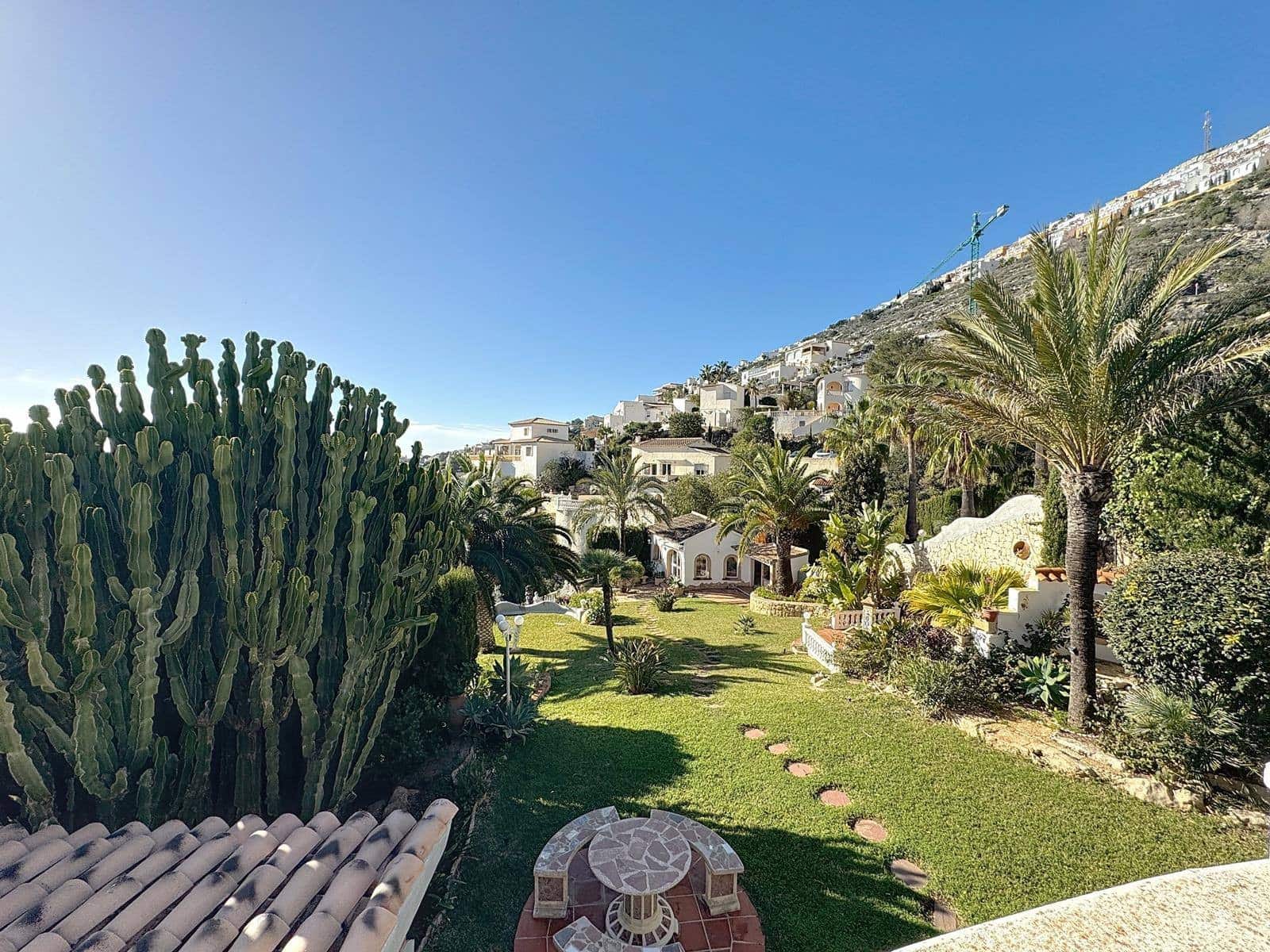 3 bedroom Villa for sale in Moraira with pool - € 680,000 (Ref: 9745265)
