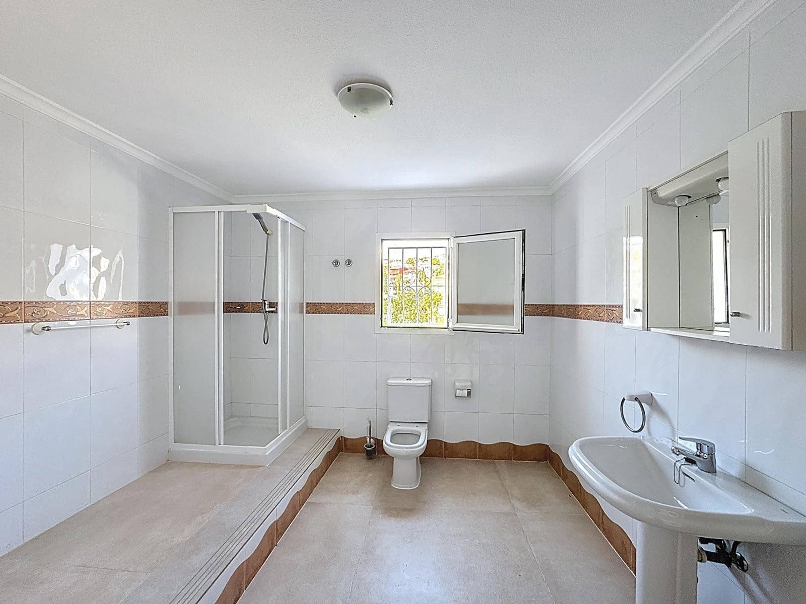 4 bedroom Villa for sale in Moraira with pool - € 765,000 (Ref: 9745266)