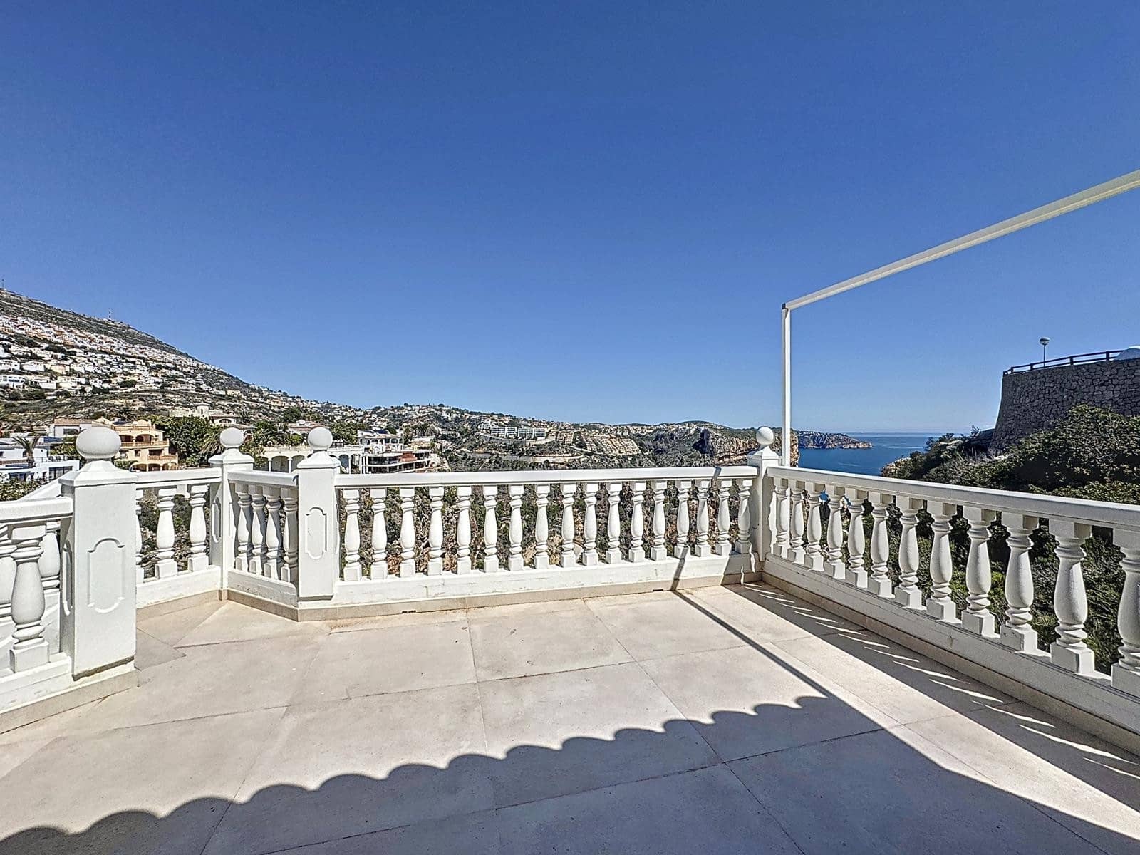 4 bedroom Villa for sale in Moraira with pool - € 765,000 (Ref: 9745266)