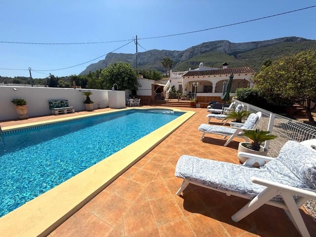 5 quarto Moradia para venda em Dénia com piscina - 695 000 € (Ref: 9745272)
