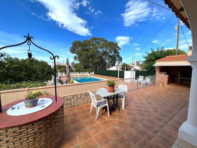 5 quarto Moradia para venda em Dénia com piscina - 695 000 € (Ref: 9745272)