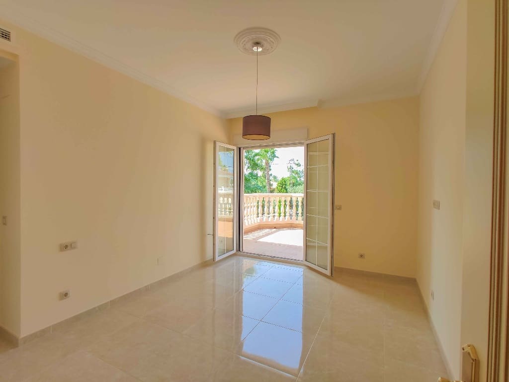 6 bedroom Villa for sale in Cabo Roig - € 1,900,000 (Ref: 9770547)