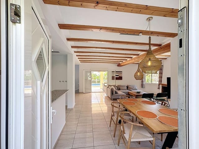 5 soverom Villa til salgs i Moraira, Teulada-Moraira med svømmebasseng - € 725 000 (Ref: 9770549)