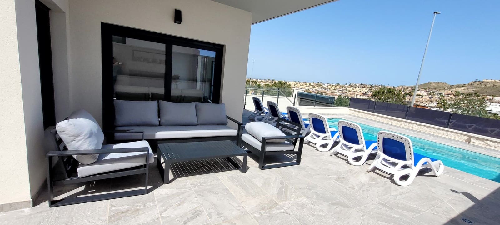 3 slaapkamer Villa voor vakantieverhuur in Benijofar met zwembad garage - € 980 (Ref: 9771855)