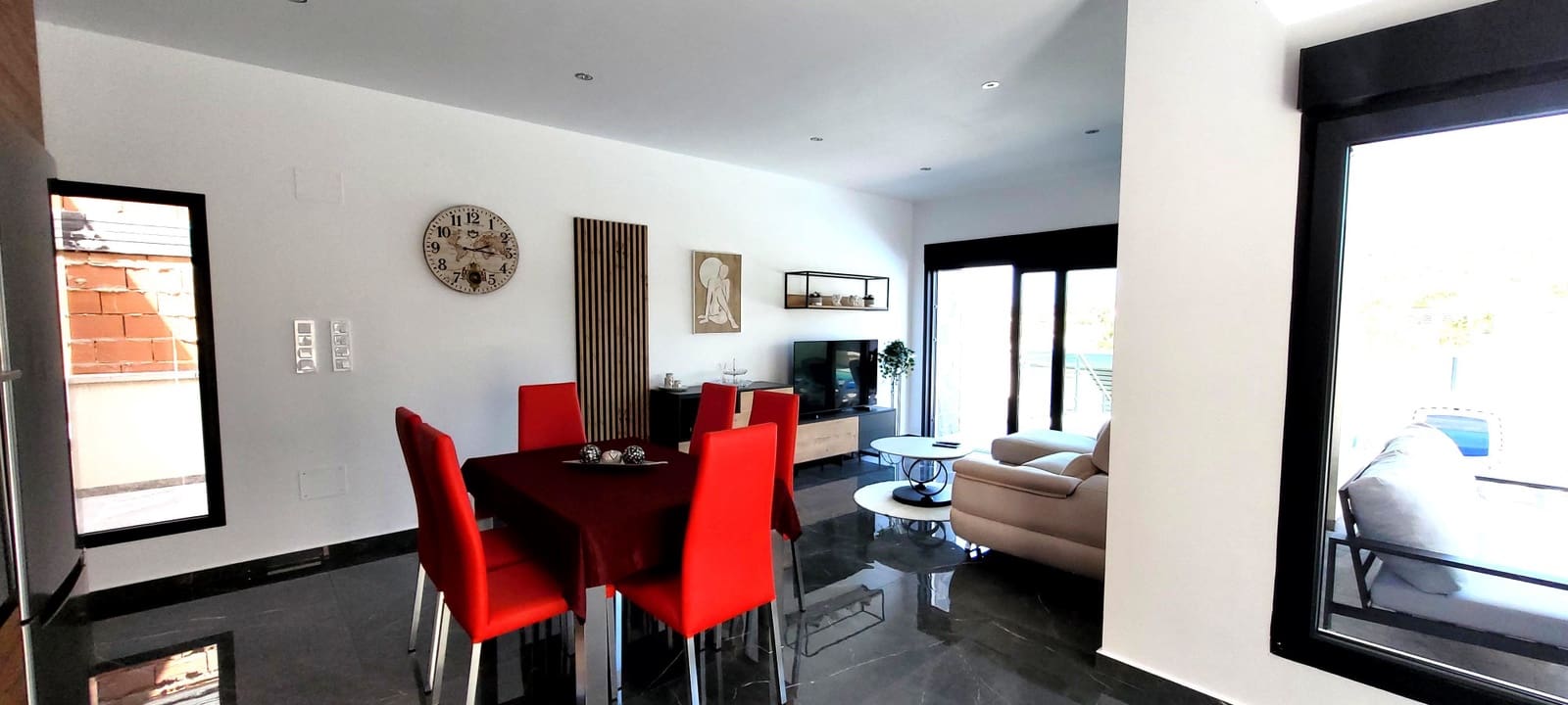 3 slaapkamer Villa voor vakantieverhuur in Benijofar met zwembad garage - € 980 (Ref: 9771855)