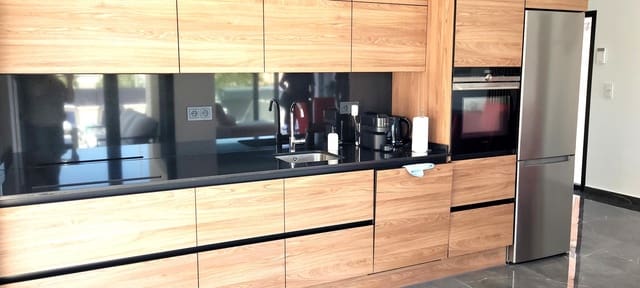 3 slaapkamer Villa voor vakantieverhuur in Benijófar met zwembad garage - € 980 (Ref: 9771855)