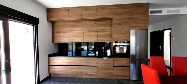 3 slaapkamer Villa voor vakantieverhuur in Benijófar met zwembad garage - € 980 (Ref: 9771855)