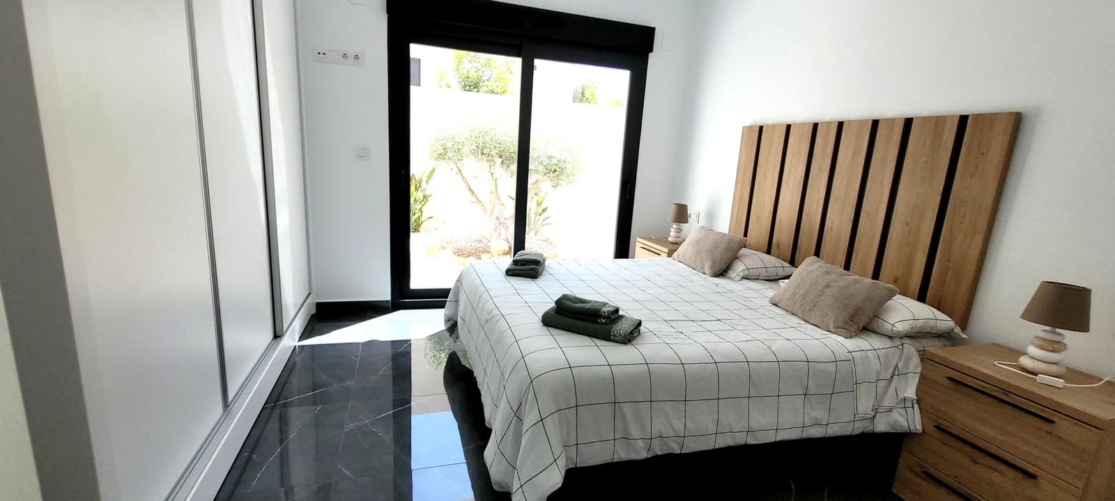 3 slaapkamer Villa voor vakantieverhuur in Benijofar met zwembad garage - € 980 (Ref: 9771855)